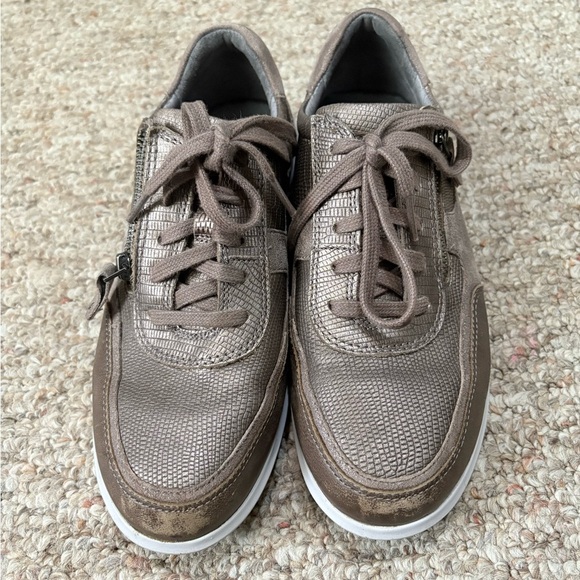 Aravon Womens Pc Tie Metallic Fashion Sneaker Size 7 - Picture 2 of 8